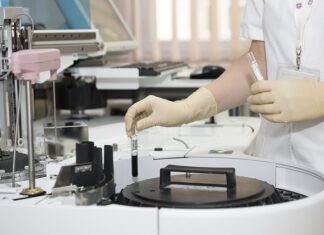 Co traci pracownik zatrudniony na pół etatu?